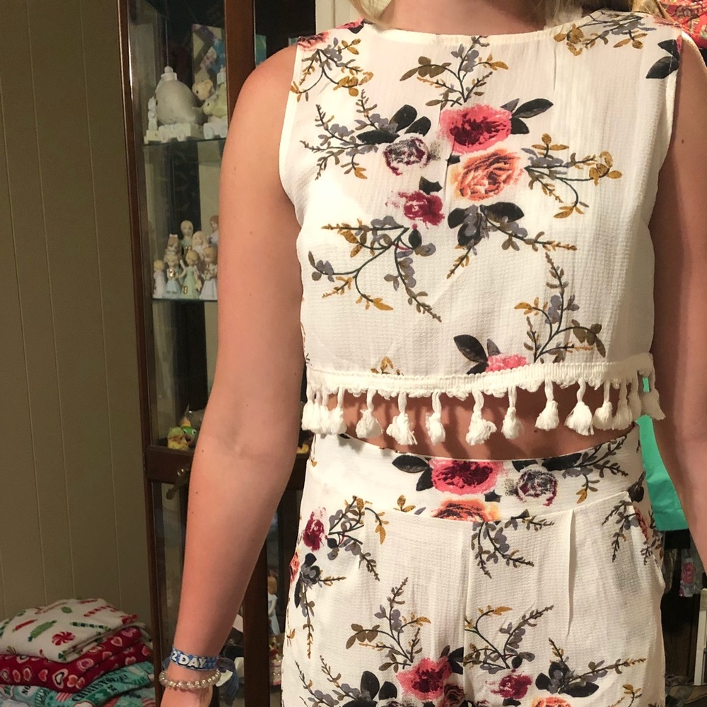 Two piece set - Picture 2 of 3